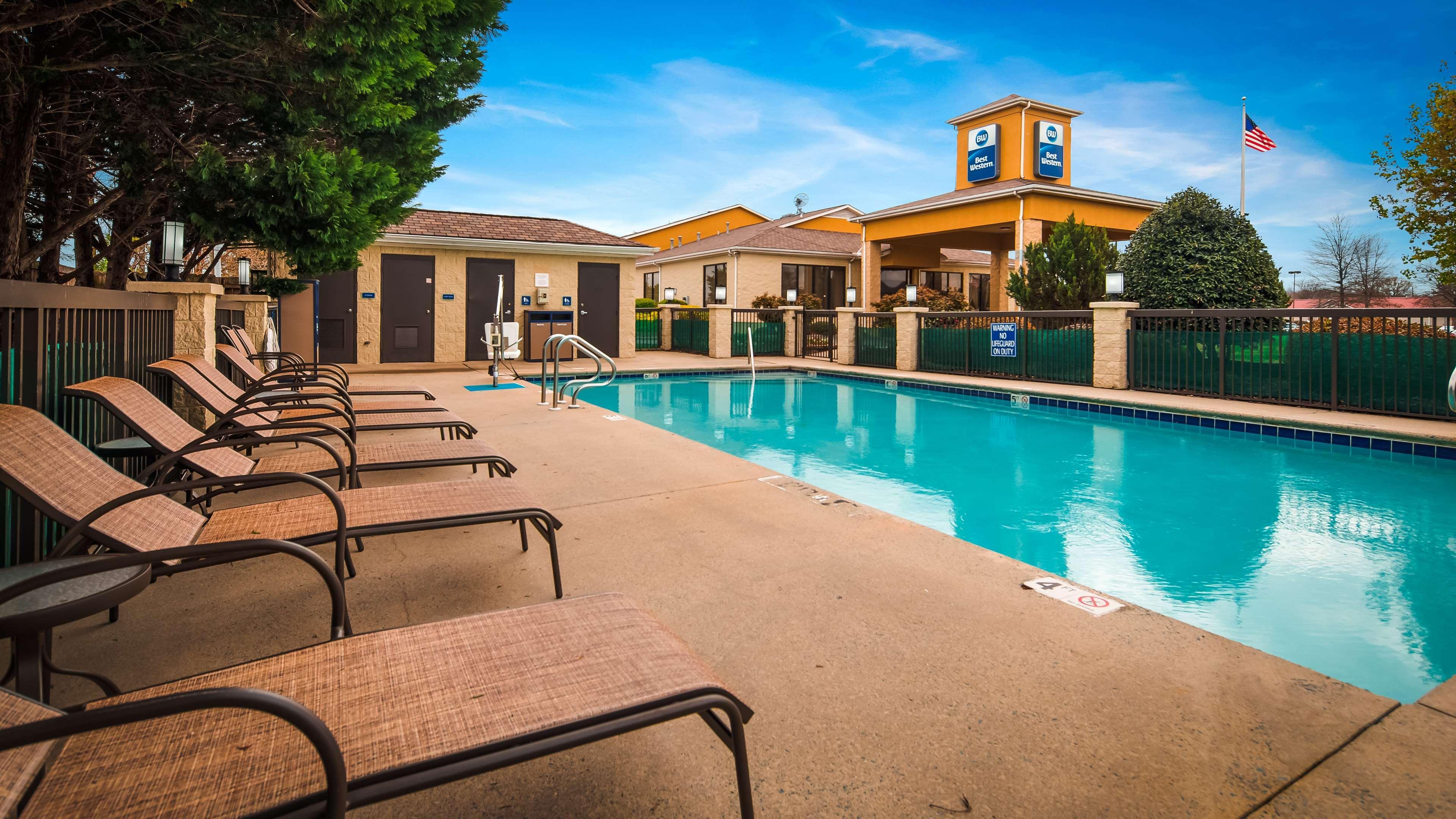 Best Western Inn & Suites Monroe Zewnętrze zdjęcie