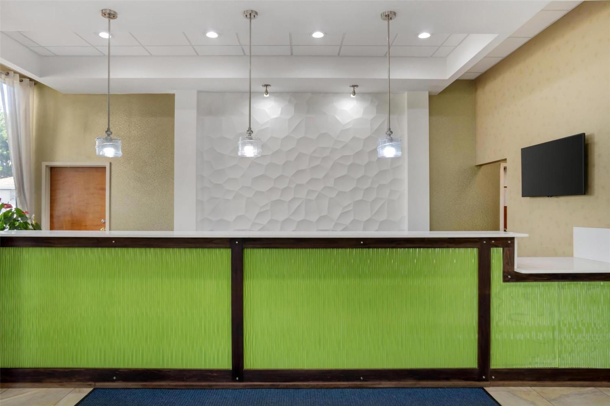 Best Western Inn & Suites Monroe Zewnętrze zdjęcie
